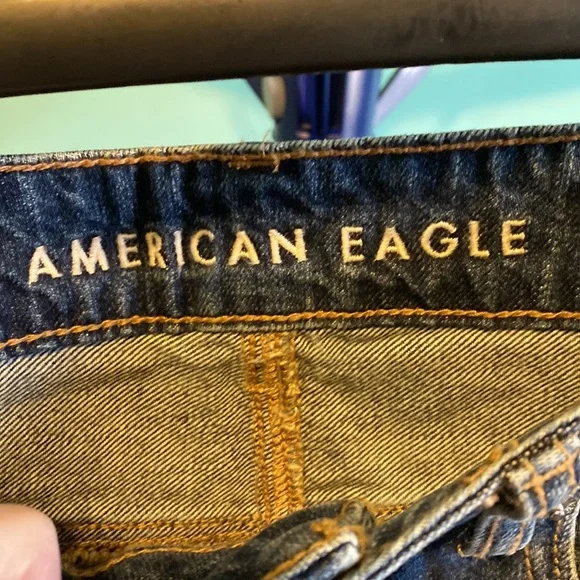 NWT American Eagle Women’s 8 Long Distressed Tom Girl Jeans - Picture 5 of 9